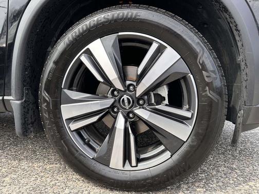 Super Black 2023 Nissan Rogue SL