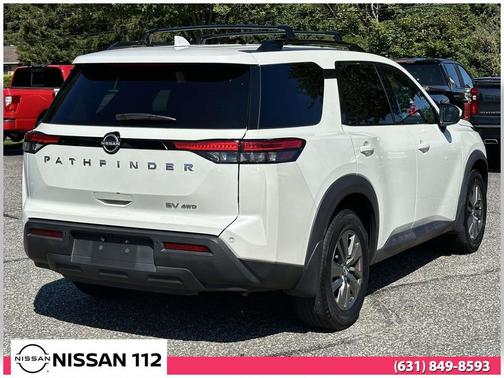 2022 Nissan Pathfinder SV