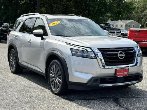 2023 Nissan Pathfinder SL