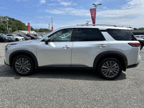 2023 Nissan Pathfinder SL