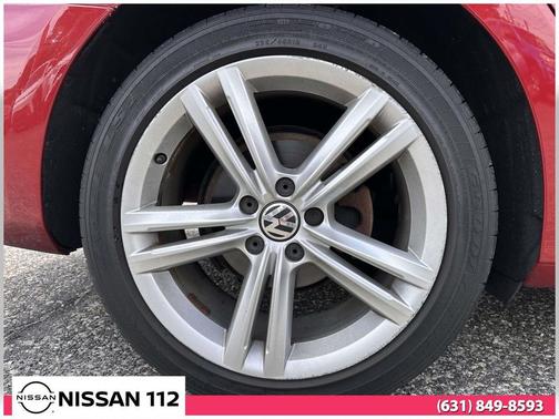 2015 Volkswagen Passat 1.8T Auto SE w/Sunroof & Nav