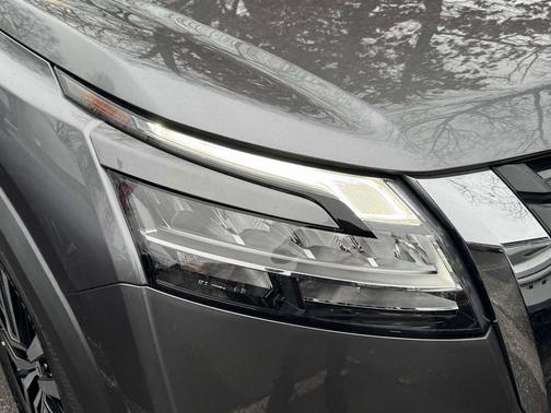 2023 Nissan Pathfinder Platinum 4WD