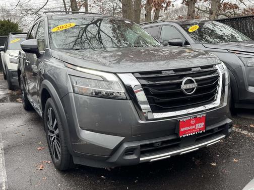 2023 Nissan Pathfinder Platinum 4WD