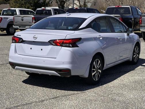 Gray Sky Pearl 2025 Nissan Versa 1.6 SV