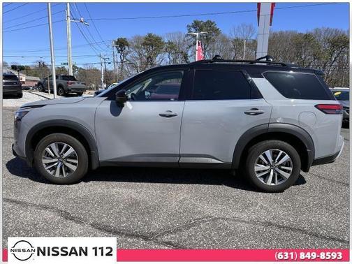 2023 Nissan Pathfinder SL