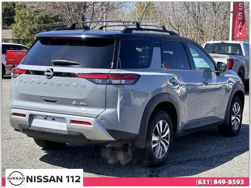 2023 Nissan Pathfinder SL
