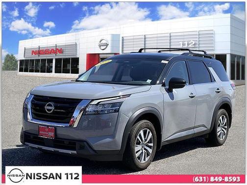 2023 Nissan Pathfinder SL