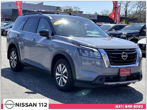 2023 Nissan Pathfinder SL