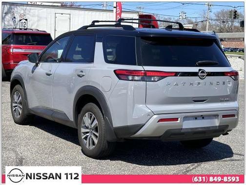 2023 Nissan Pathfinder SL