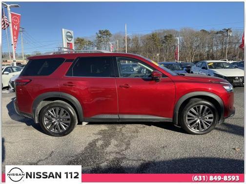 2023 Nissan Pathfinder SL