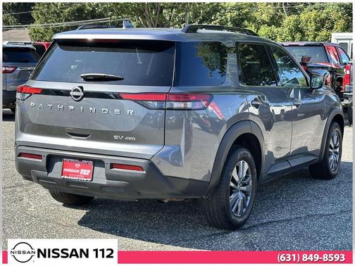 2024 Nissan Pathfinder SV