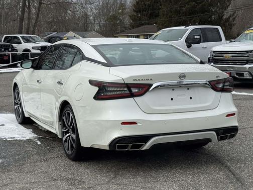 2023 Nissan Maxima SV