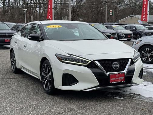 2023 Nissan Maxima SV
