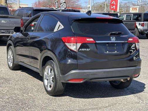 Crystal Black Pearl 2022 Honda HR-V LX