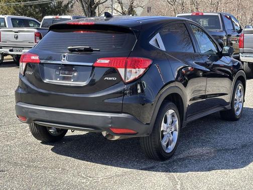 Crystal Black Pearl 2022 Honda HR-V LX