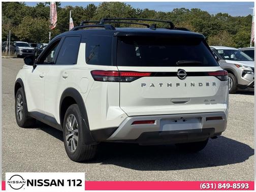 2023 Nissan Pathfinder SL