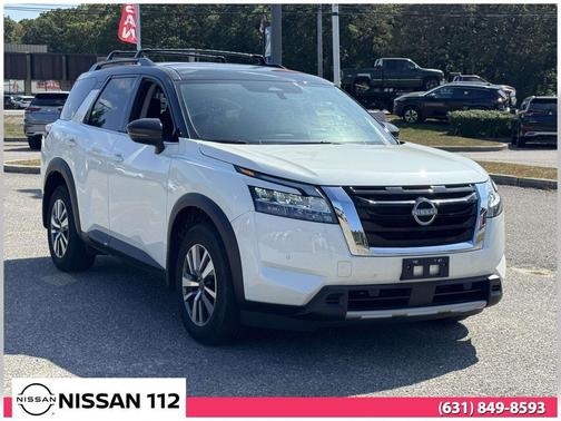 2023 Nissan Pathfinder SL