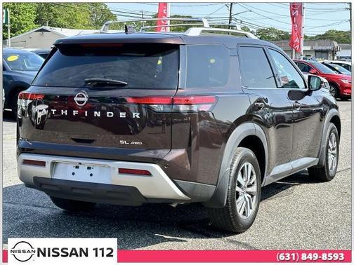 2022 Nissan Pathfinder SL