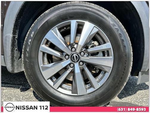 2022 Nissan Pathfinder SL