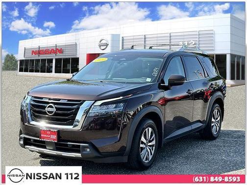 2022 Nissan Pathfinder SL