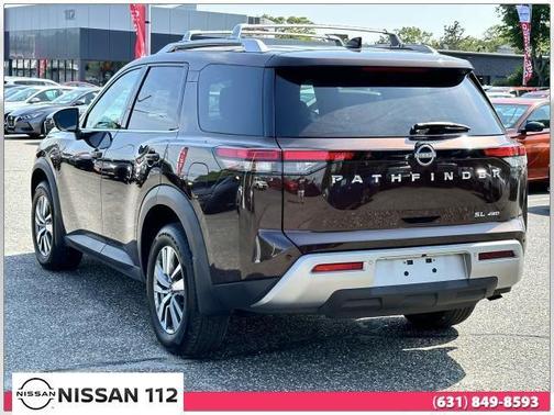 2022 Nissan Pathfinder SL