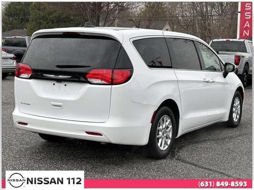 2023 Chrysler Voyager LX