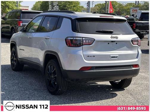 Silver Zynith Metallic Clearcoat 2025 Jeep Compass Latitude