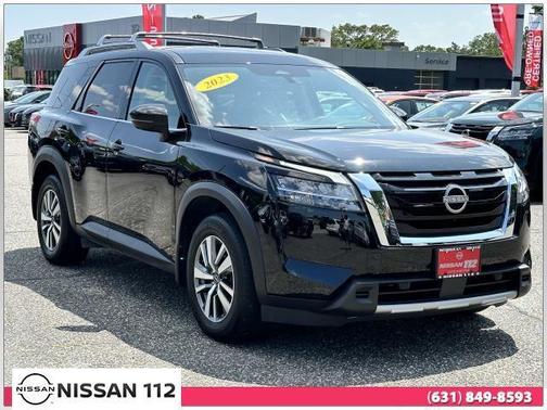 2023 Nissan Pathfinder SL