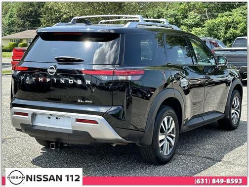 2023 Nissan Pathfinder SL