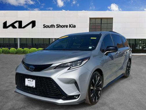 2022 Toyota Sienna XSE 7 Passenger