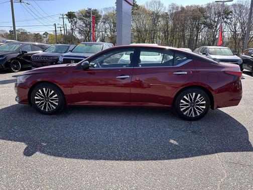 Scarlet Ember 2024 Nissan Altima 2.5 SV
