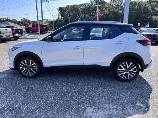 Aspen White Tricoat 2023 Nissan Kicks SV