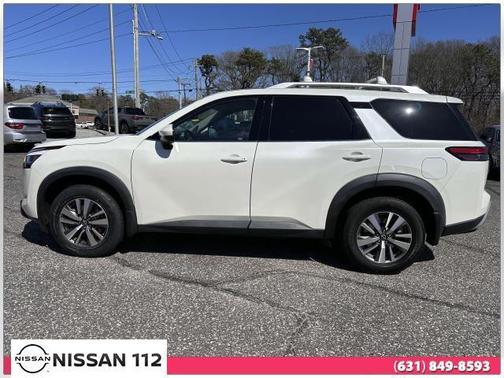 2022 Nissan Pathfinder SL
