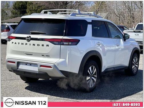 2022 Nissan Pathfinder SL