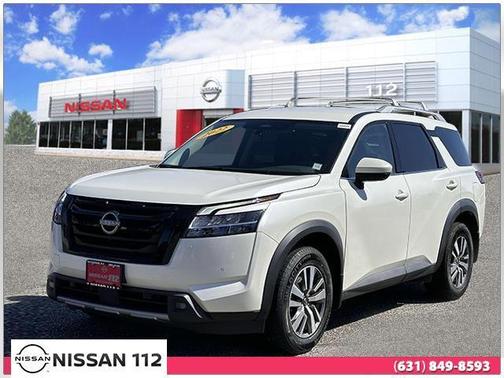 2022 Nissan Pathfinder SL