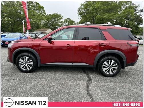 2023 Nissan Pathfinder SL