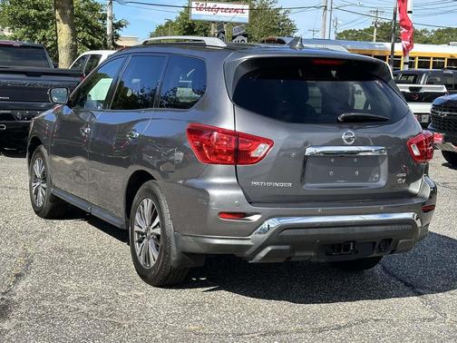2019 Nissan Pathfinder SV