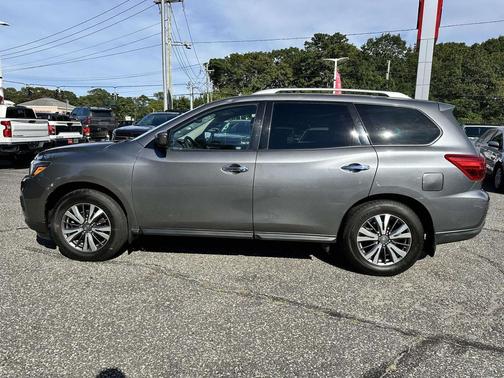 2019 Nissan Pathfinder SV