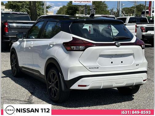 2023 Nissan Kicks SR