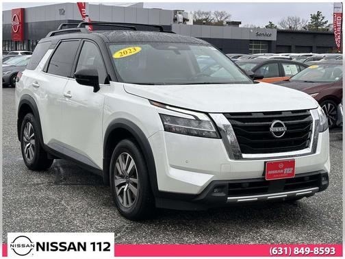 Pearl White 2023 Nissan Pathfinder SL 4WD