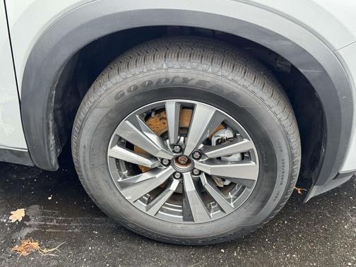 2025 Nissan Pathfinder SL 4WD