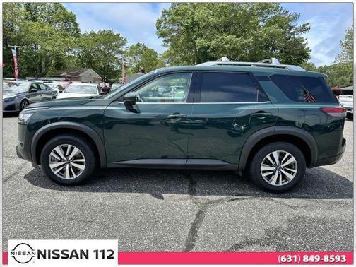 2022 Nissan Pathfinder SL