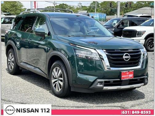 2022 Nissan Pathfinder SL