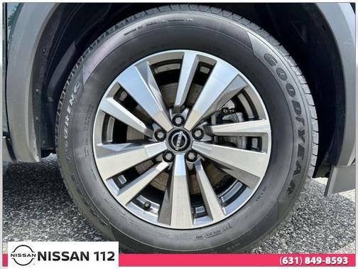2022 Nissan Pathfinder SL