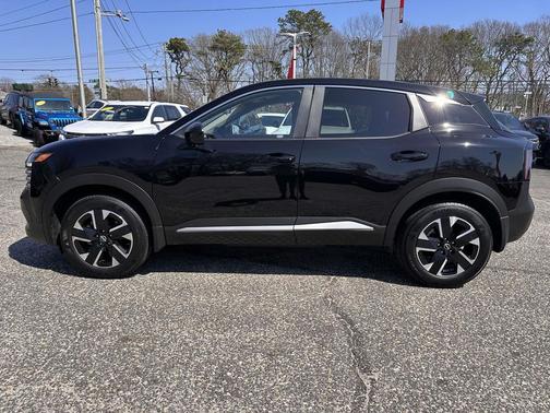 Super Black 2025 Nissan Kicks SV