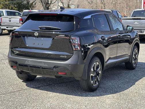 Super Black 2025 Nissan Kicks SV