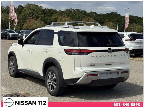 2024 Nissan Pathfinder SL