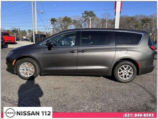 2022 Chrysler Voyager LX