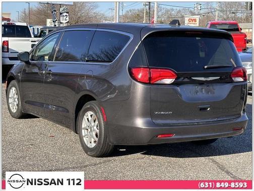 2022 Chrysler Voyager LX