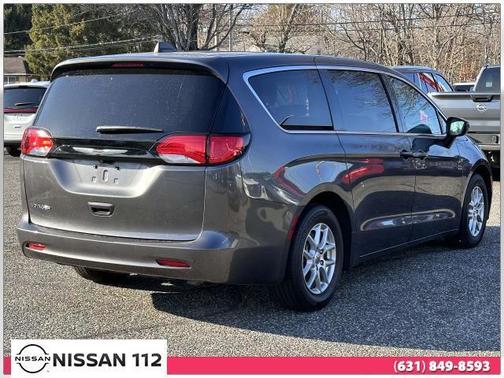 2022 Chrysler Voyager LX